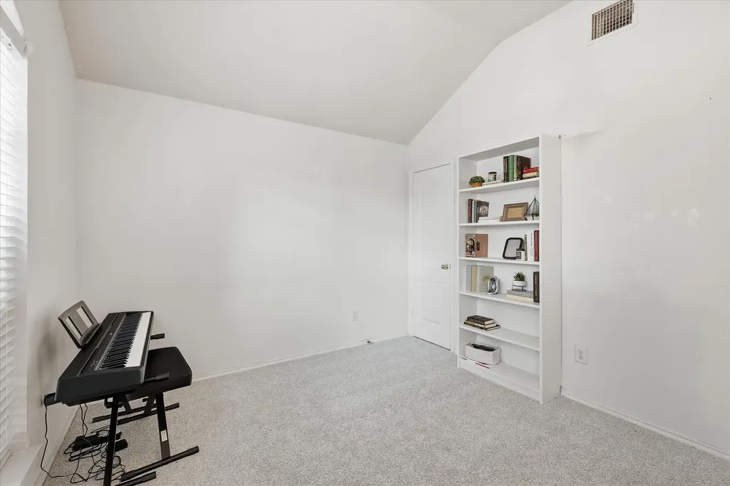 117 Hampton Court Rhome TX 76078