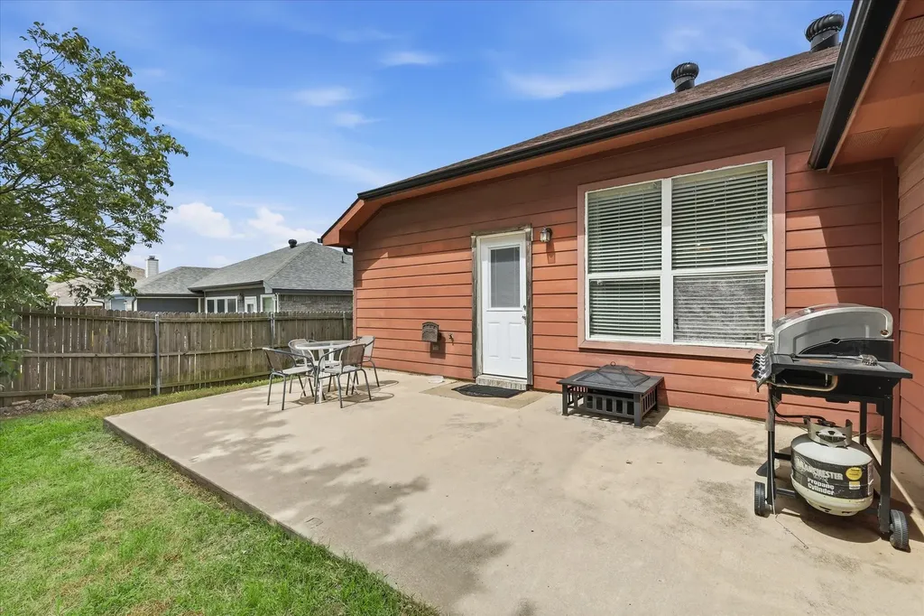 117 Hampton Court Rhome TX 76078