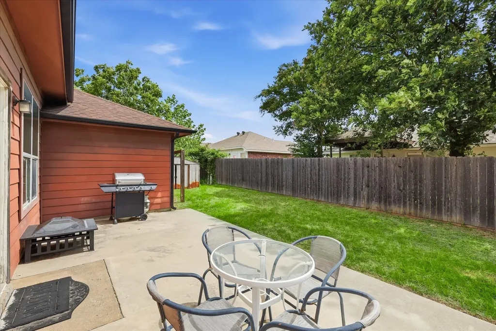 117 Hampton Court Rhome TX 76078