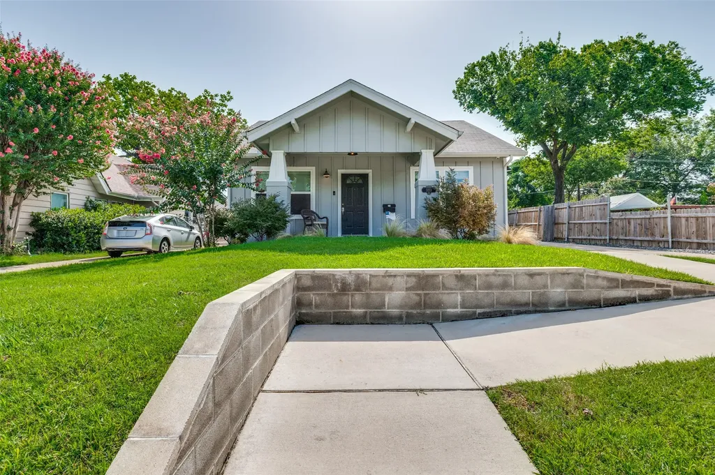 3233 Lubbock Avenue Fort Worth TX 76109