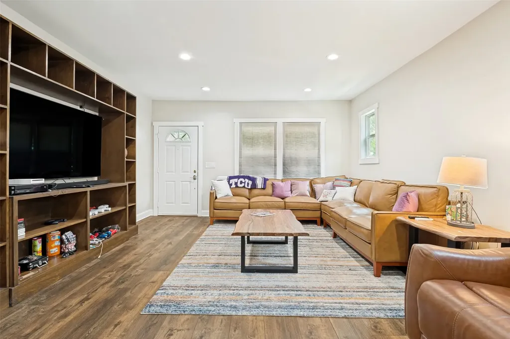 3233 Lubbock Avenue Fort Worth TX 76109