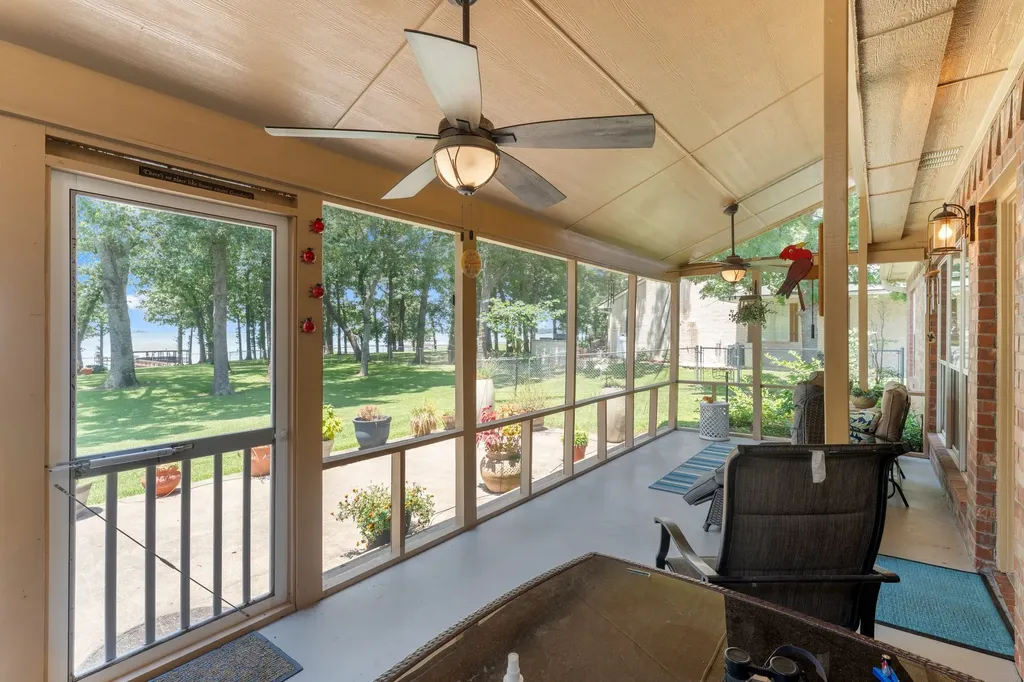 813 Rs County Road 3346 Emory TX 75440