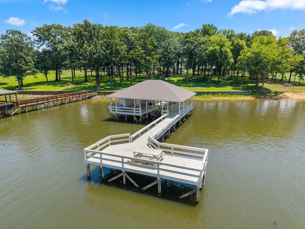 813 Rs County Road 3346 Emory TX 75440