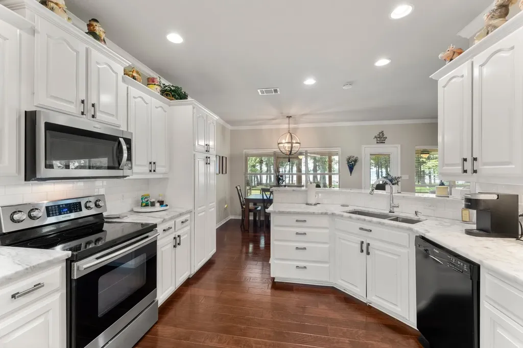 813 Rs County Road 3346 Emory TX 75440