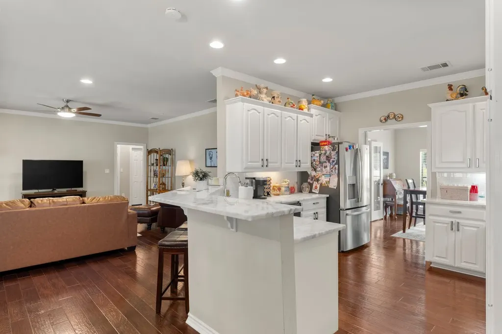813 Rs County Road 3346 Emory TX 75440