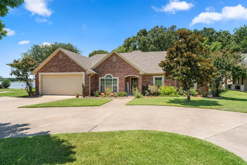 813 Rs County Road 3346 Emory TX 75440