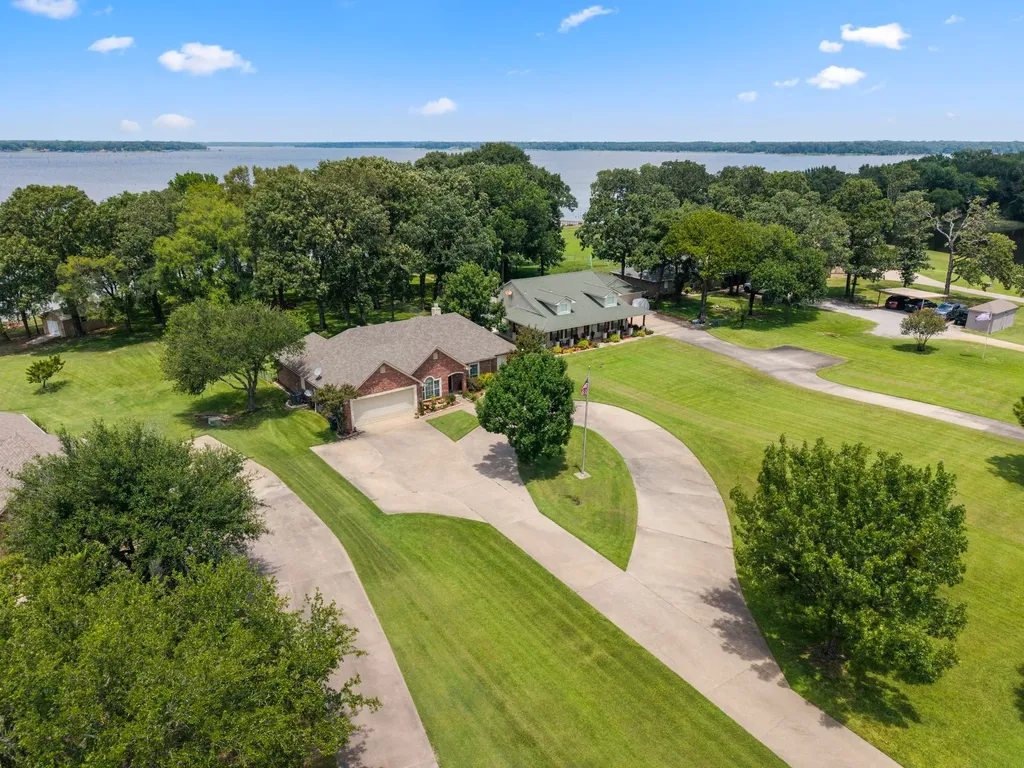 813 Rs County Road 3346 Emory TX 75440