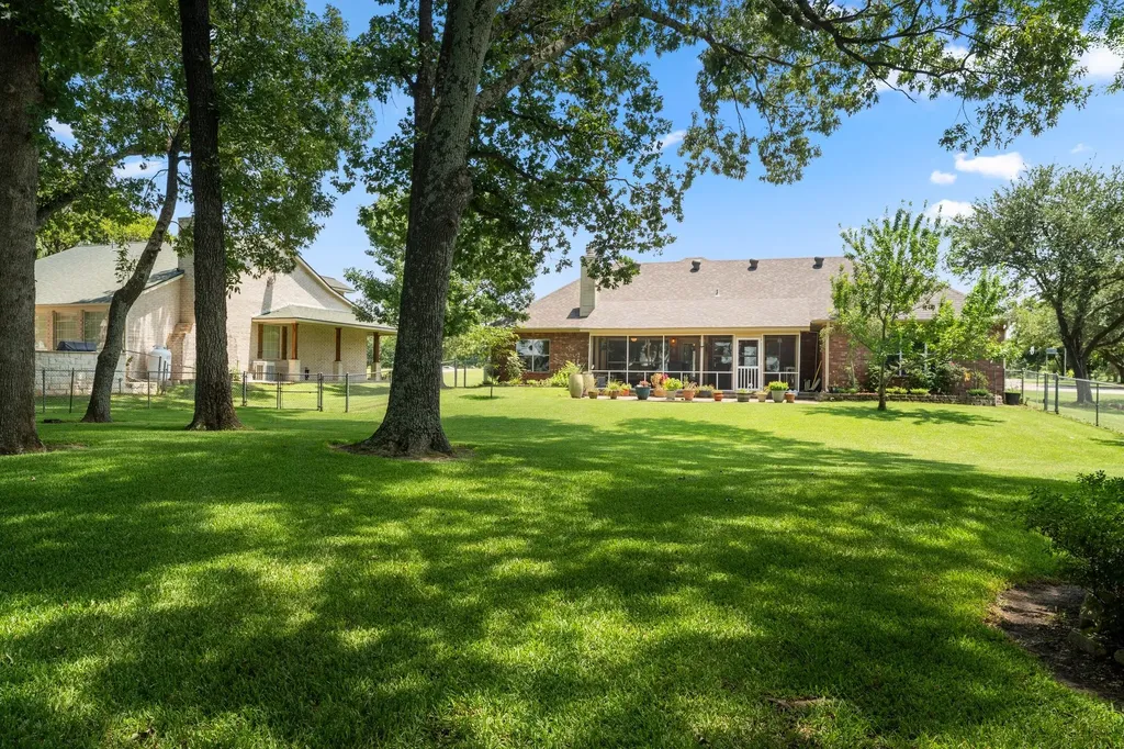 813 Rs County Road 3346 Emory TX 75440