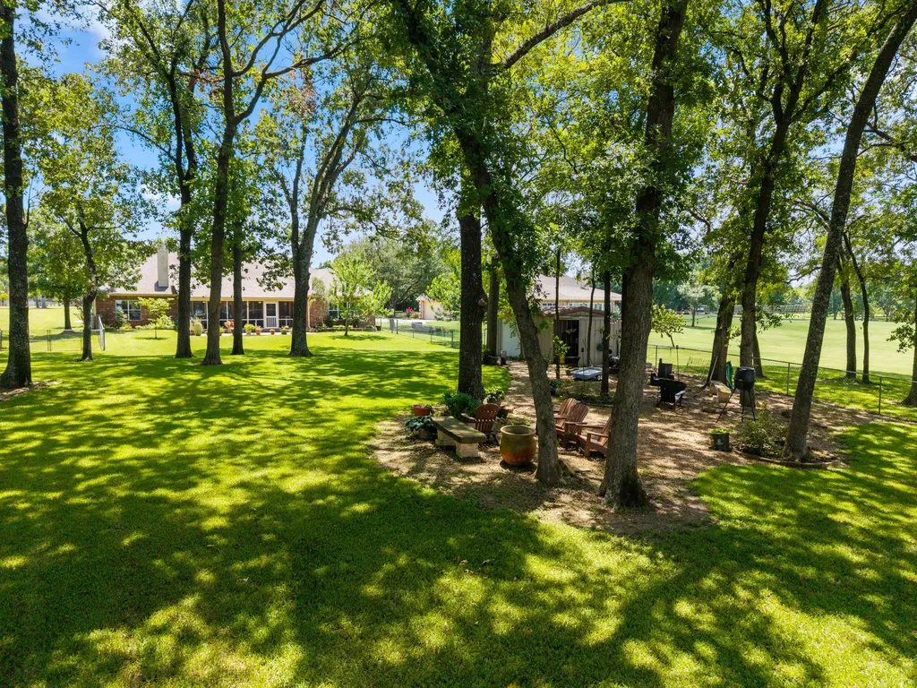 813 Rs County Road 3346 Emory TX 75440