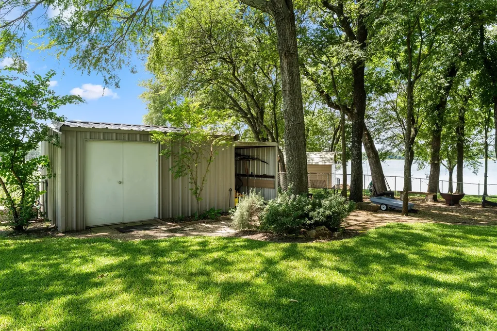 813 Rs County Road 3346 Emory TX 75440