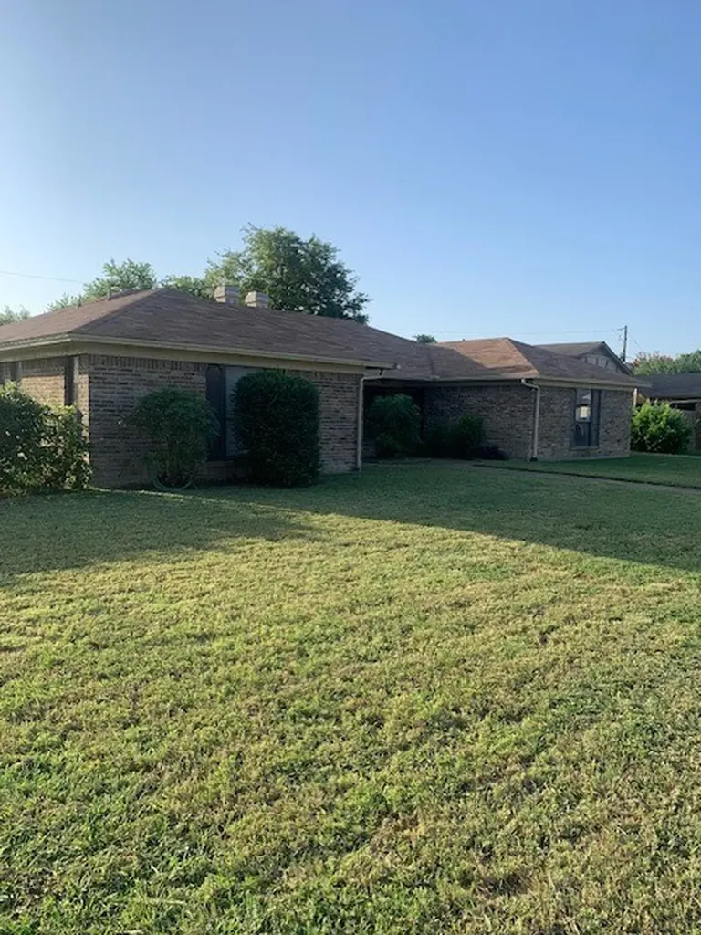 1001 Poplar Street Benbrook TX 76126