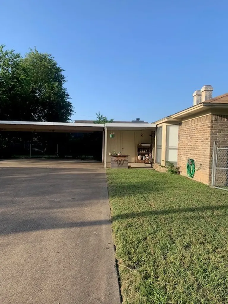 1001 Poplar Street Benbrook TX 76126