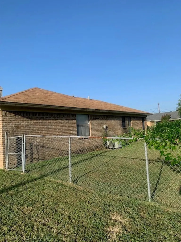 1001 Poplar Street Benbrook TX 76126
