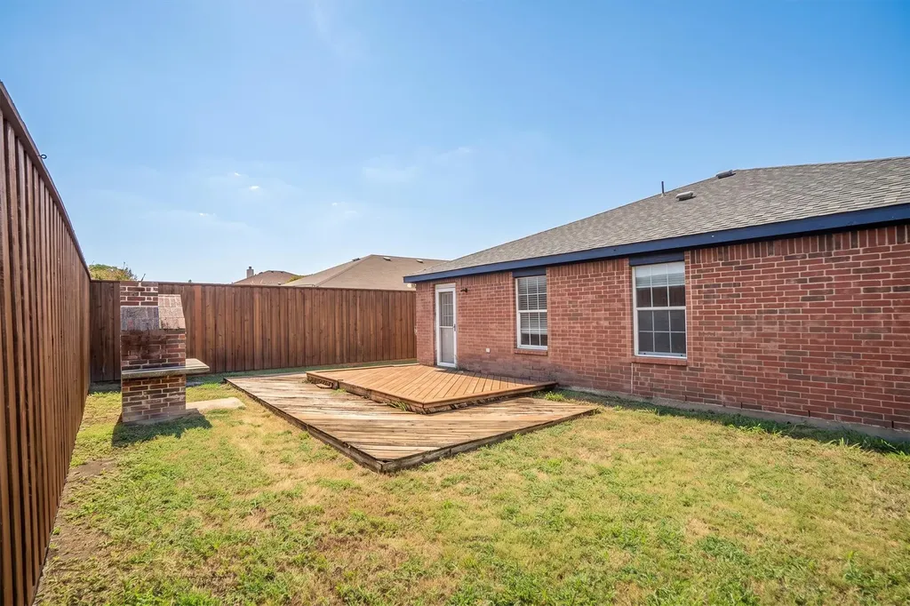 14812 Ledgeview Court Balch Springs TX 75180