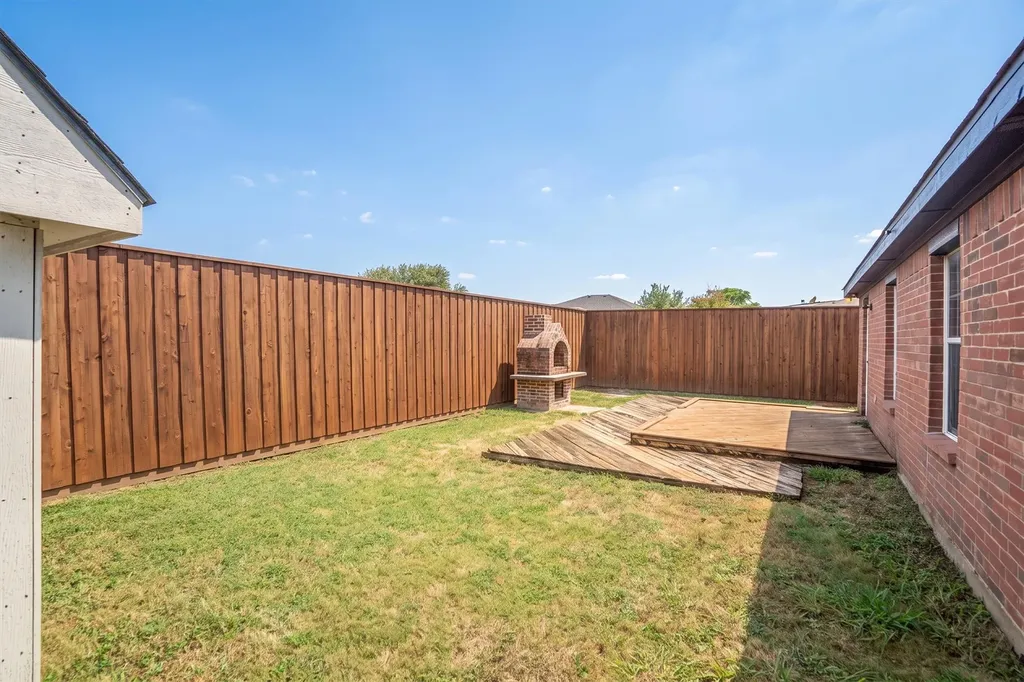 14812 Ledgeview Court Balch Springs TX 75180