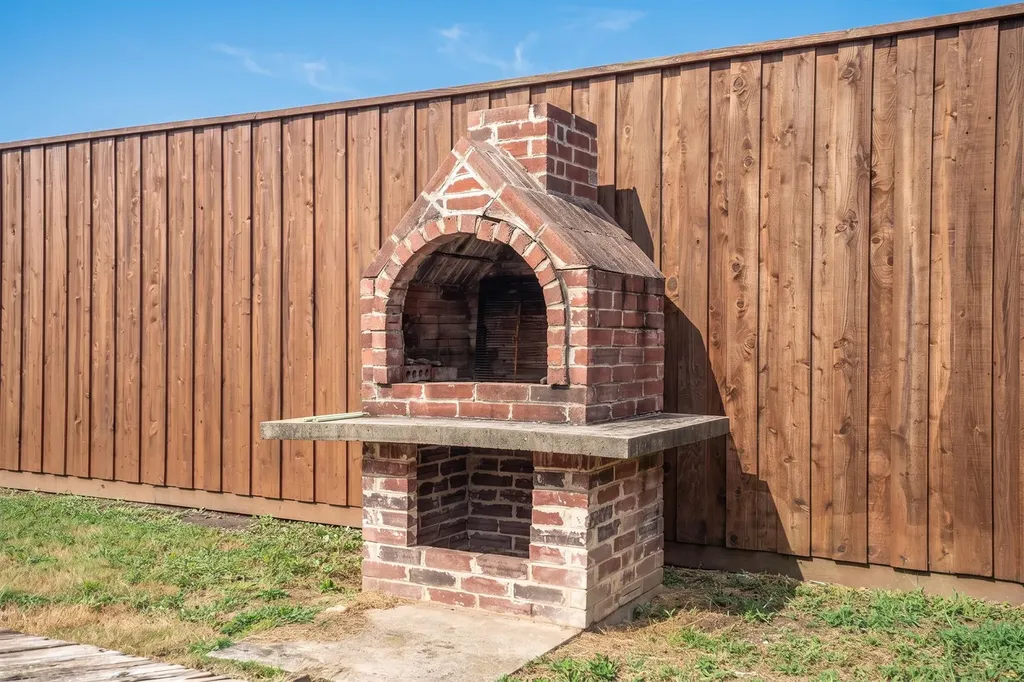 14812 Ledgeview Court Balch Springs TX 75180
