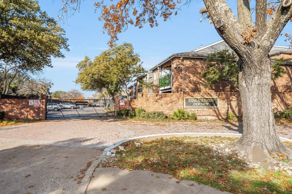 18333 Roehampton Drive Dallas TX 75252