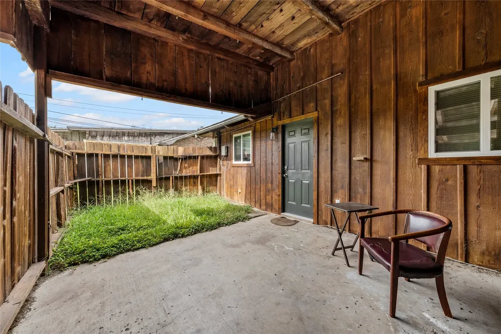 208-212 Queen Drive Hewitt TX 76643
