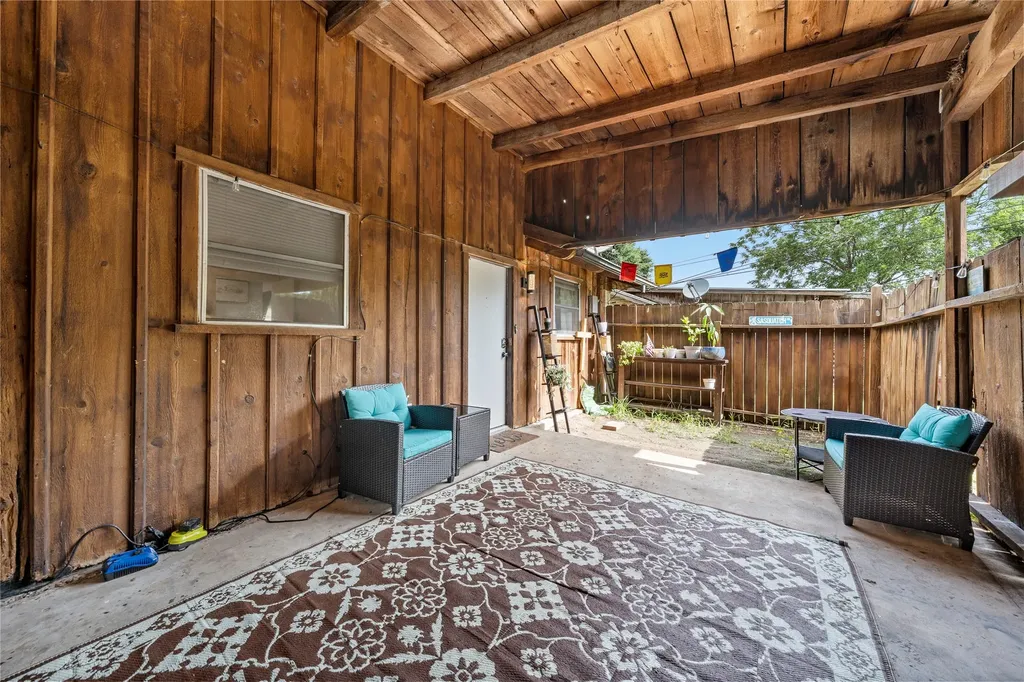 208-212 Queen Drive Hewitt TX 76643