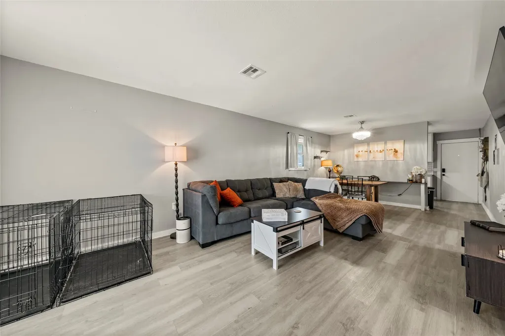 208-212 Queen Drive Hewitt TX 76643