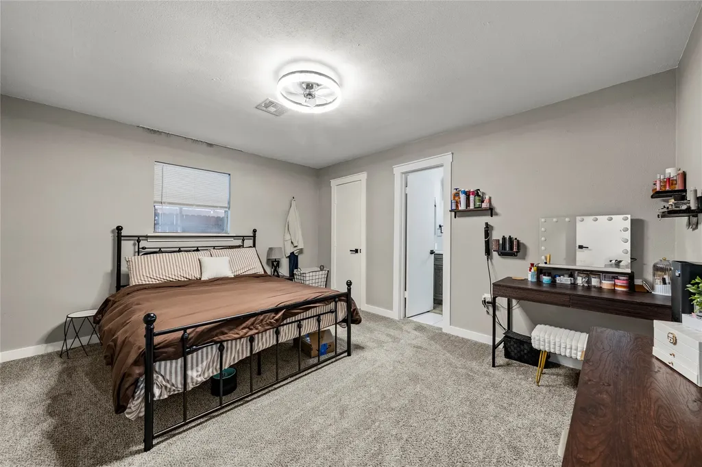208-212 Queen Drive Hewitt TX 76643