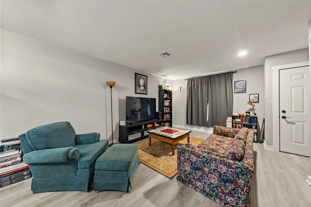 208-212 Queen Drive Hewitt TX 76643
