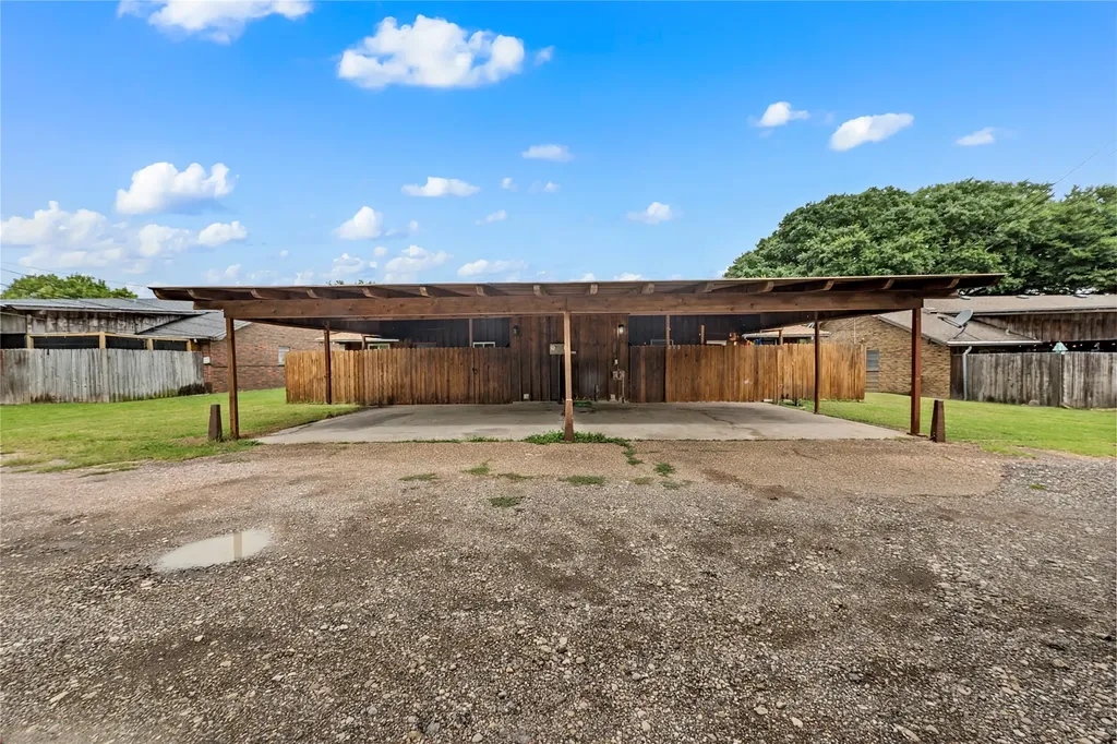 208-212 Queen Drive Hewitt TX 76643