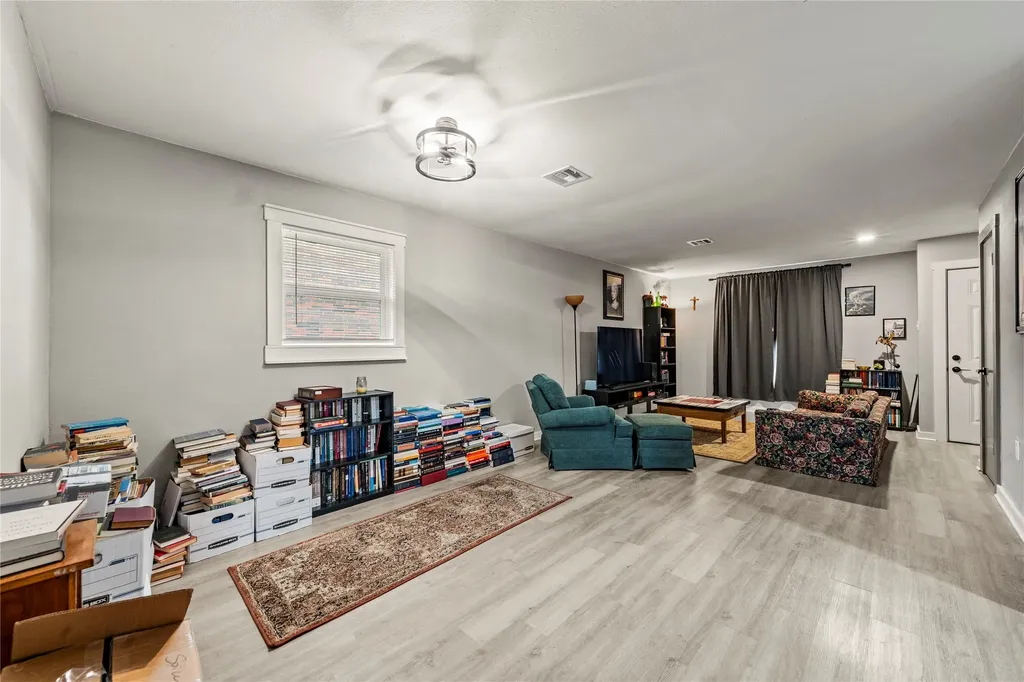 208-212 Queen Drive Hewitt TX 76643