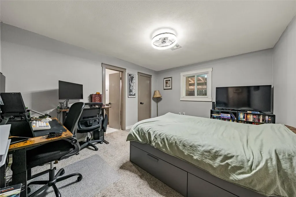 208-212 Queen Drive Hewitt TX 76643