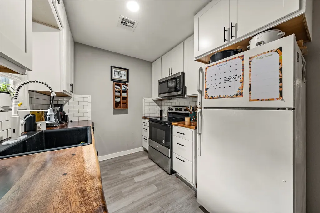 208-212 Queen Drive Hewitt TX 76643