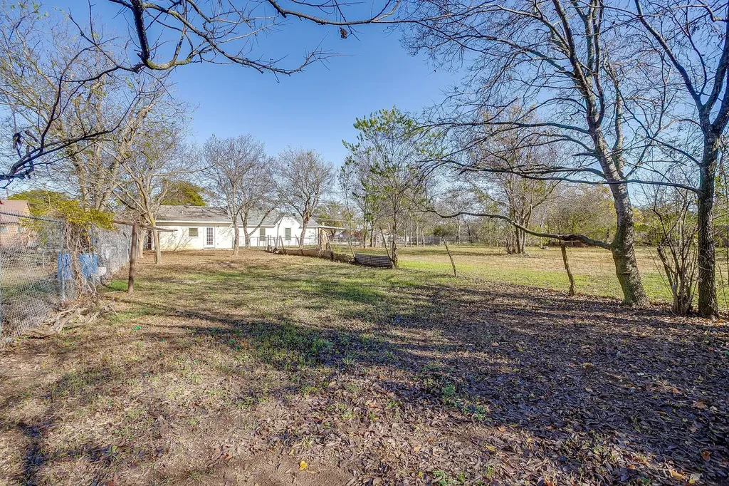 619 W Live Oak Street Jacksboro TX 76458