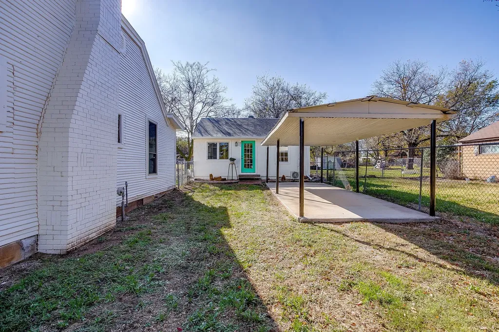 619 W Live Oak Street Jacksboro TX 76458