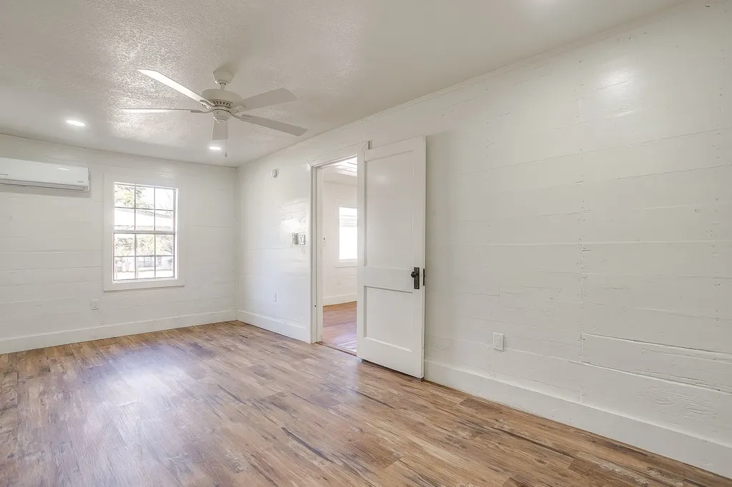 619 W Live Oak Street Jacksboro TX 76458