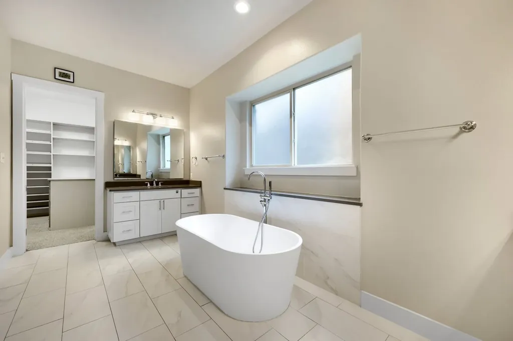 1806 Tucker Street Dallas TX 75214