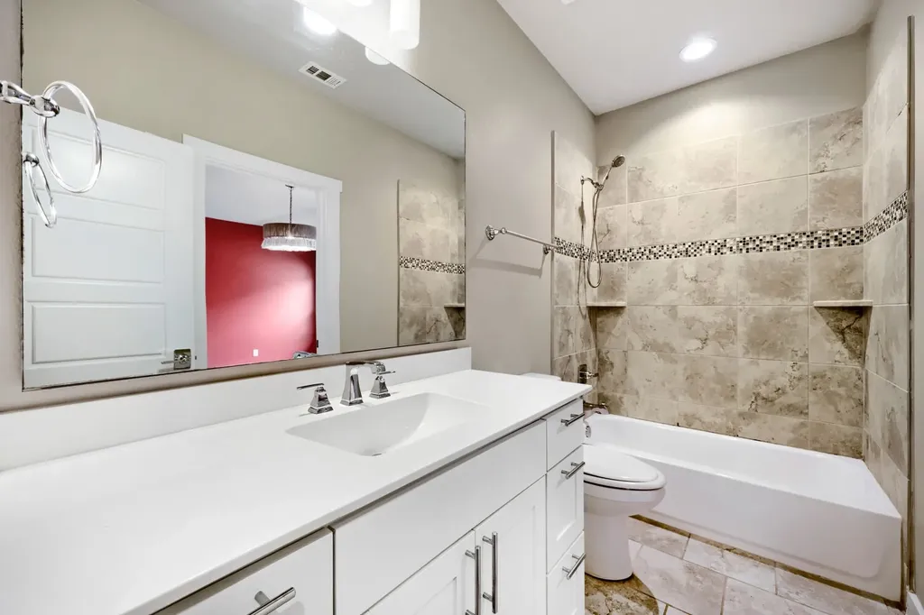 1806 Tucker Street Dallas TX 75214