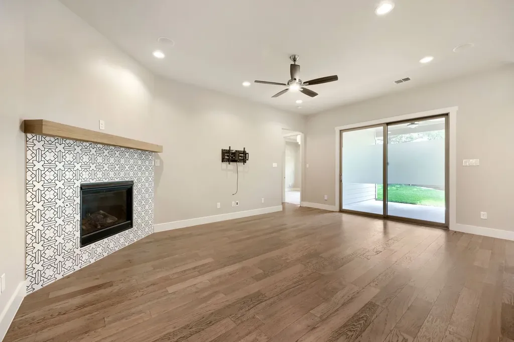 1806 Tucker Street Dallas TX 75214