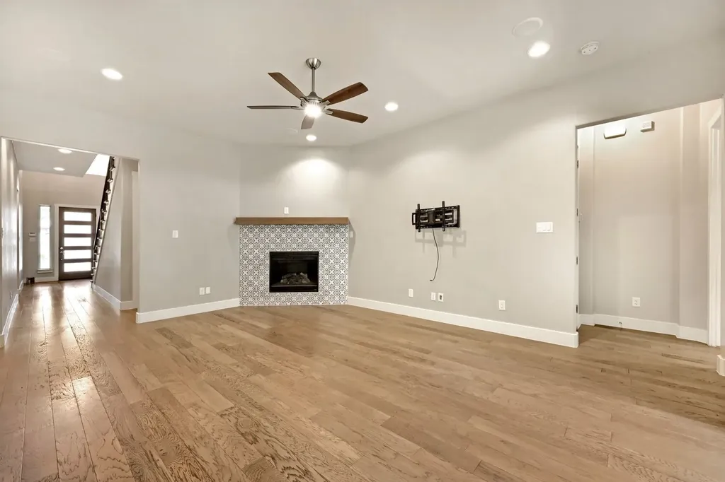 1806 Tucker Street Dallas TX 75214