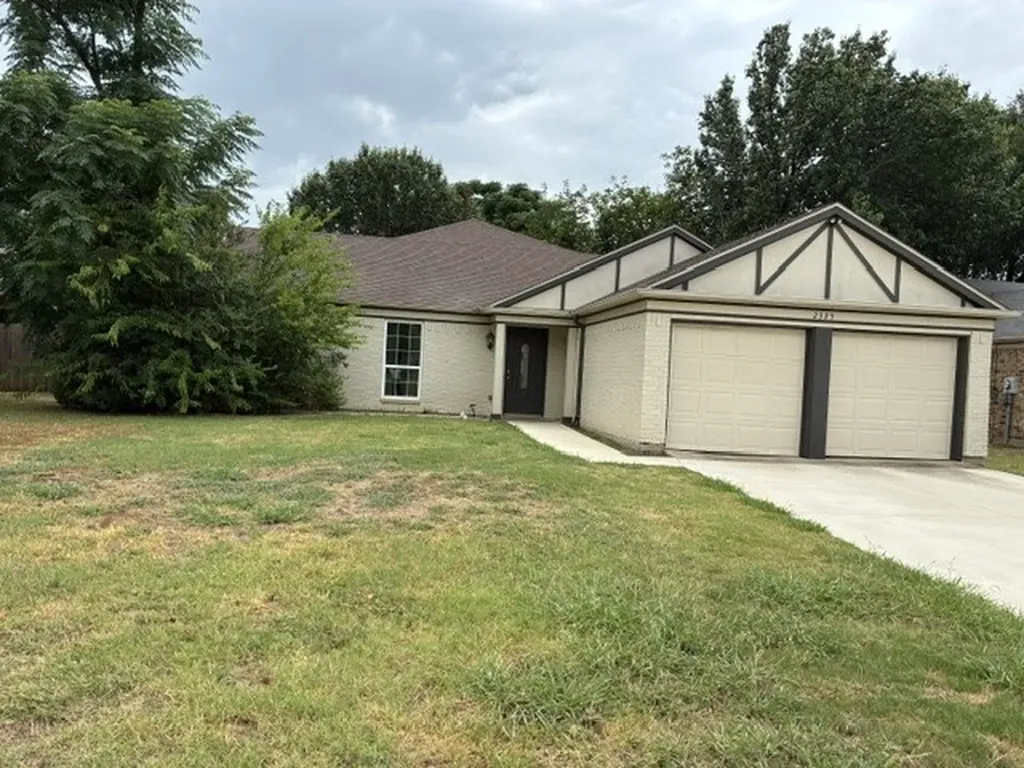 2325 Warwick Avenue Grand Prairie TX 75052
