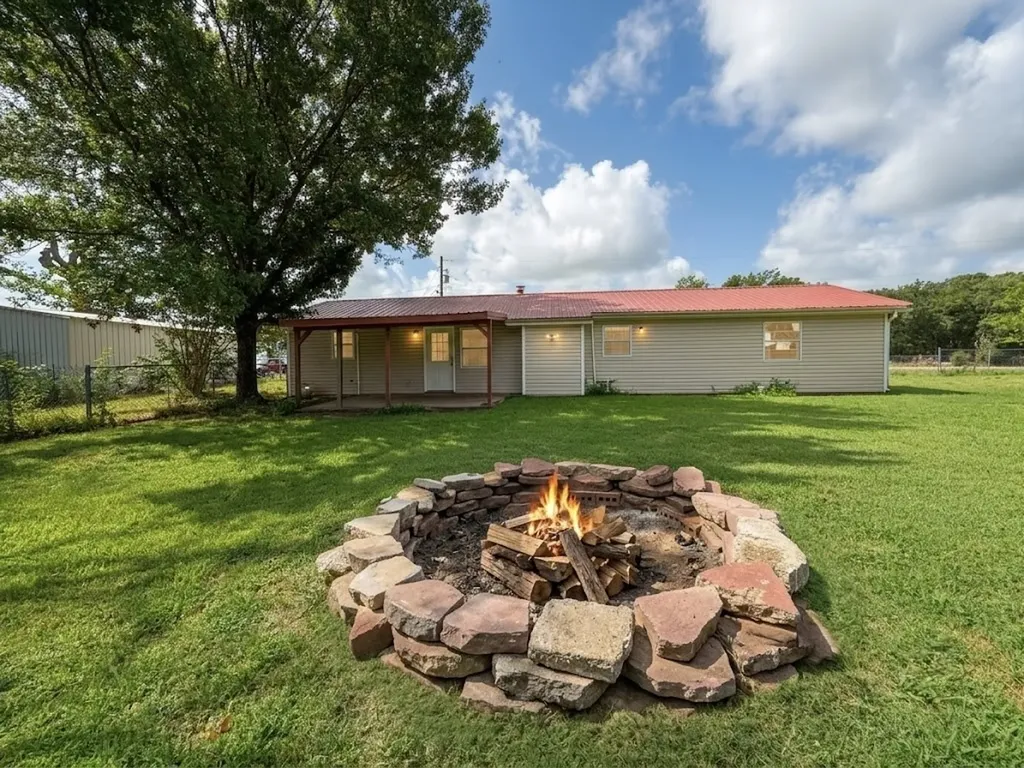10976 Us Highway 80 Fruitvale TX 75127