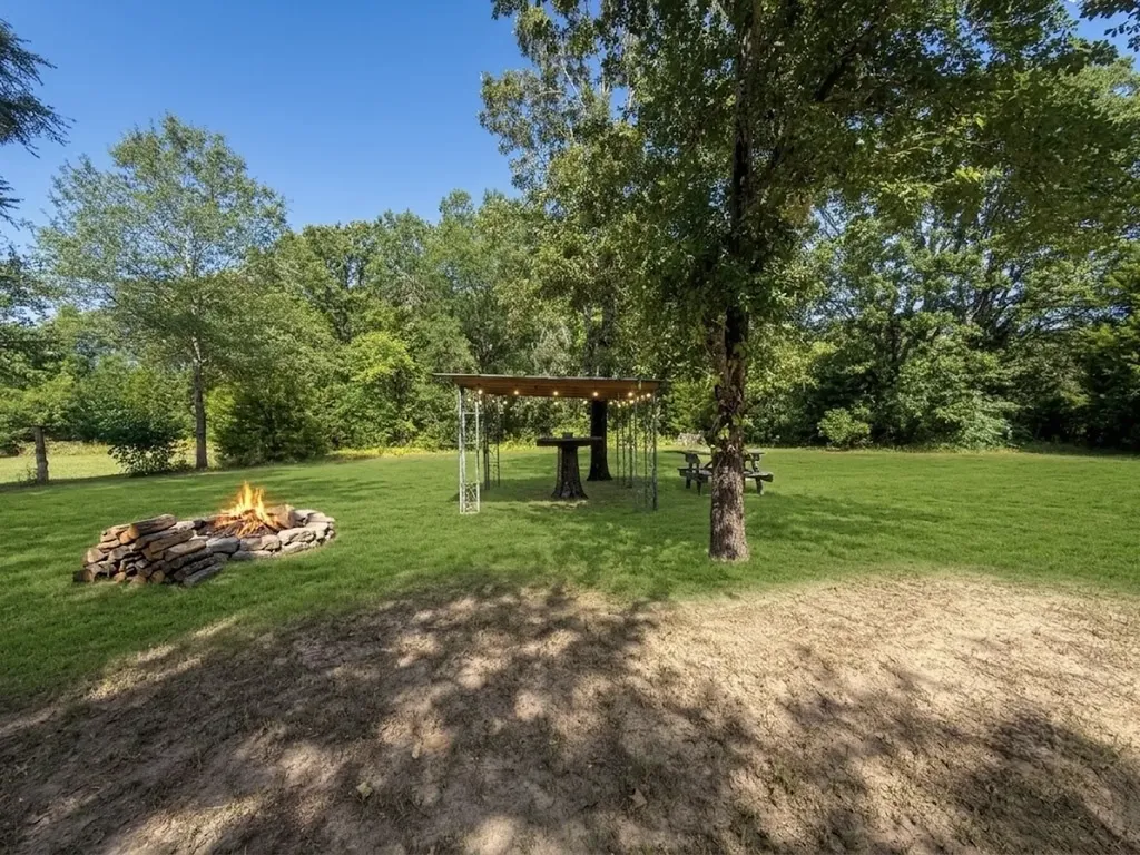 10976 Us Highway 80 Fruitvale TX 75127