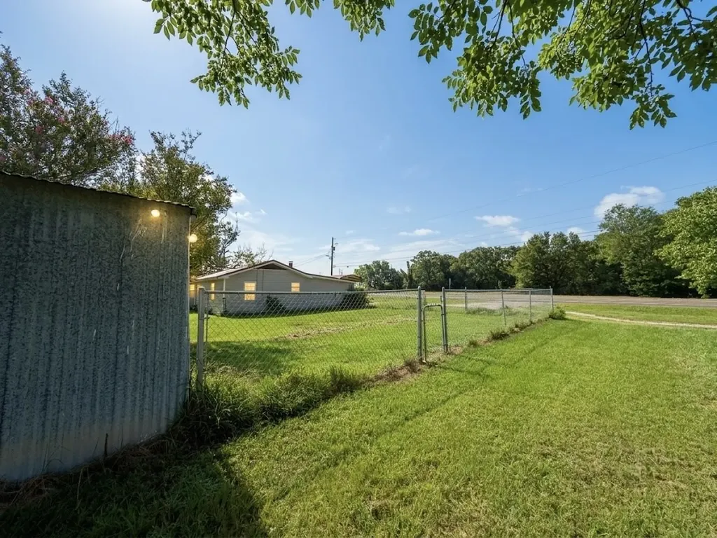10976 Us Highway 80 Fruitvale TX 75127