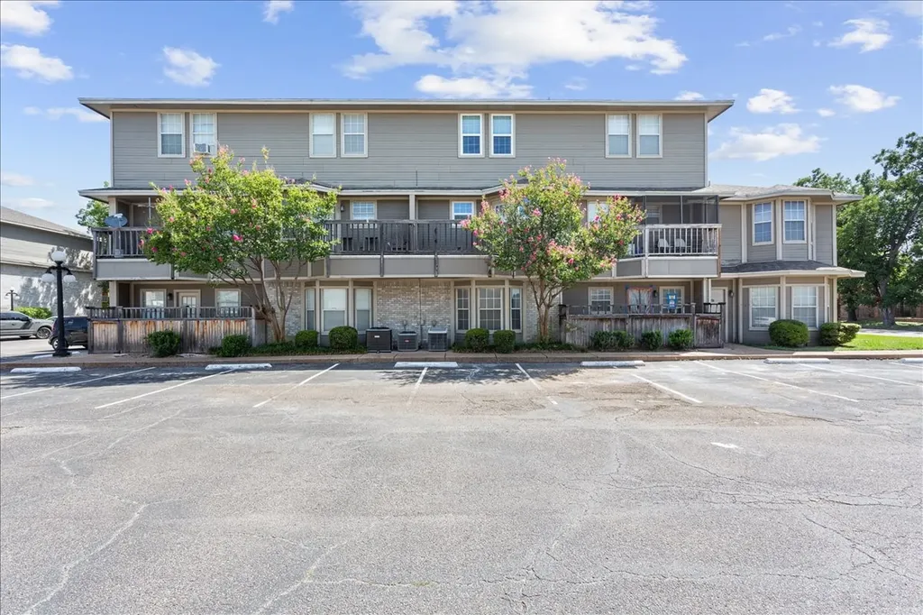 1325 Speight Avenue Waco TX 76706