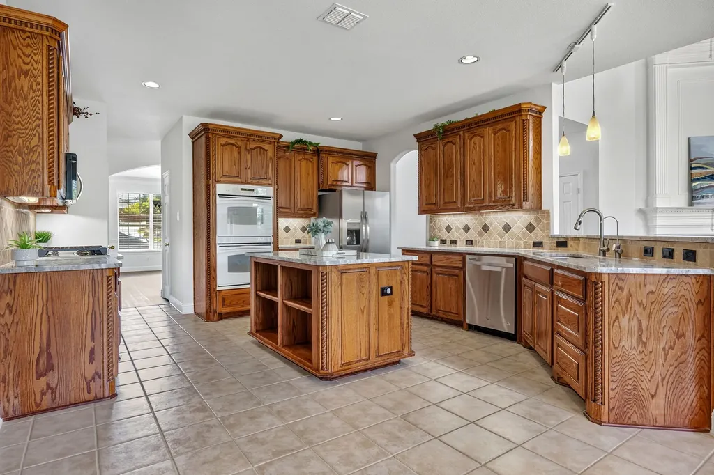 9024 Fox Hollow Trail Irving TX 75063
