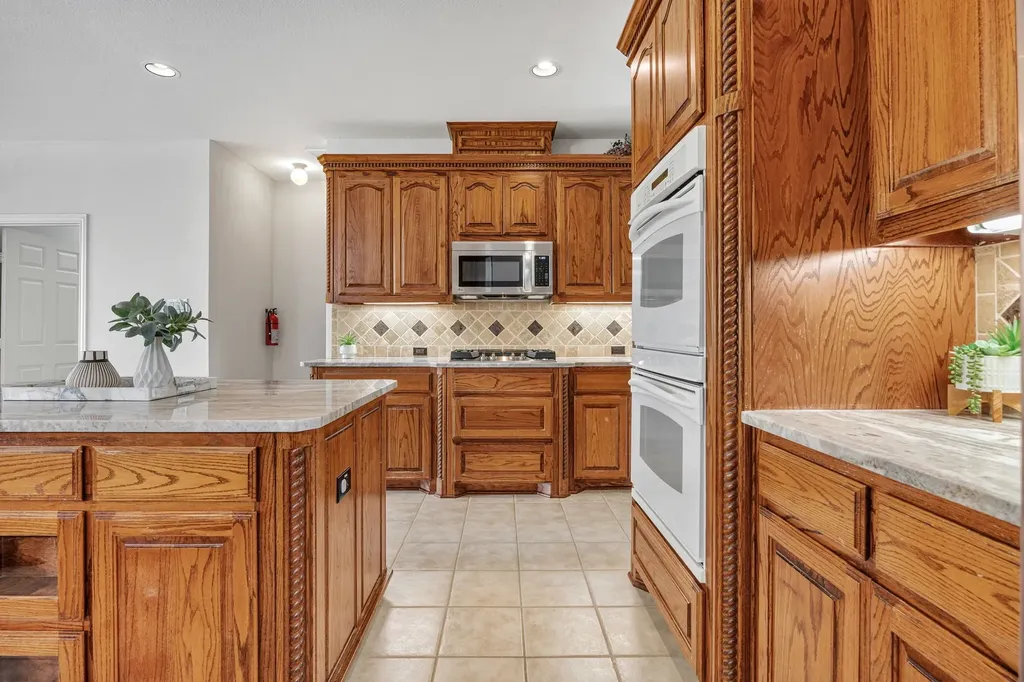 9024 Fox Hollow Trail Irving TX 75063