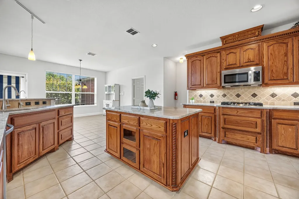 9024 Fox Hollow Trail Irving TX 75063