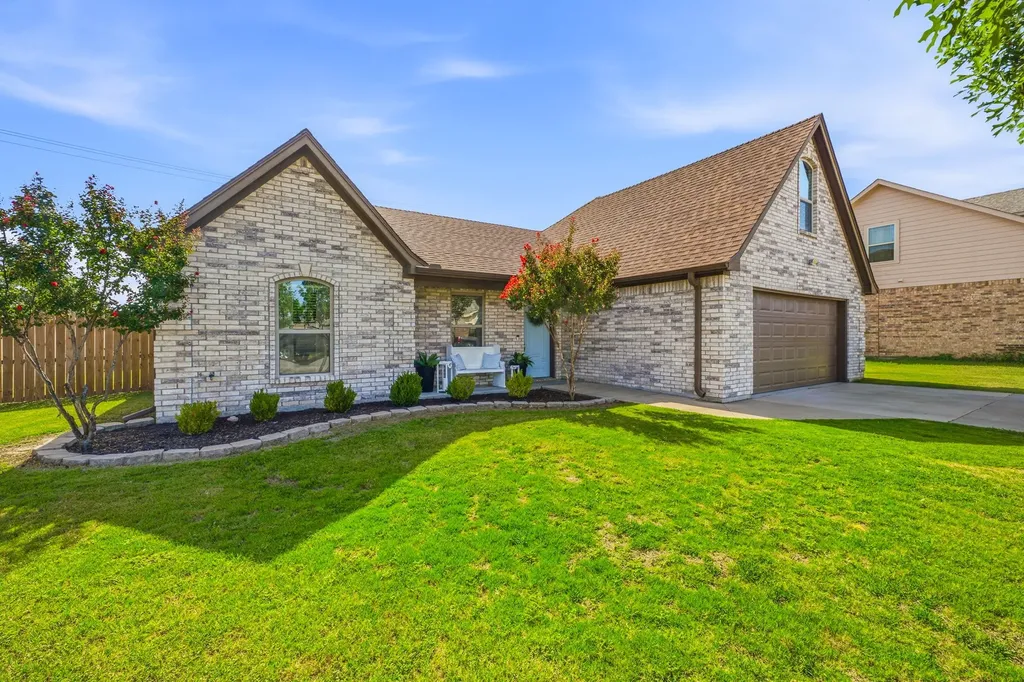 1131 Greens Creek Circle Stephenville TX 76401