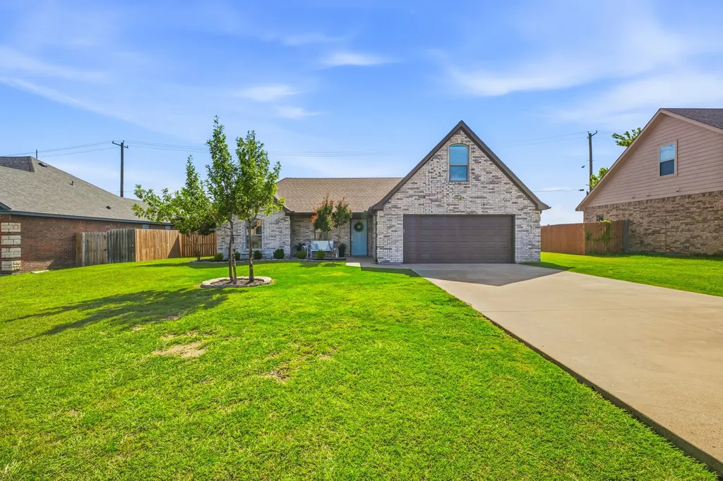 1131 Greens Creek Circle Stephenville TX 76401