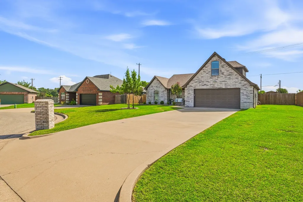 1131 Greens Creek Circle Stephenville TX 76401