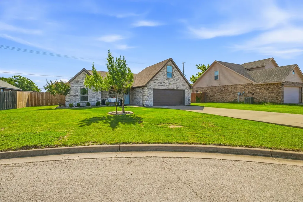 1131 Greens Creek Circle Stephenville TX 76401