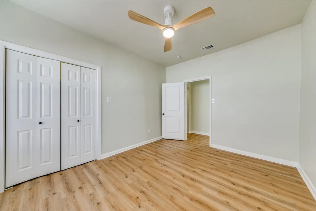 2633 S Denley Drive Dallas TX 75216